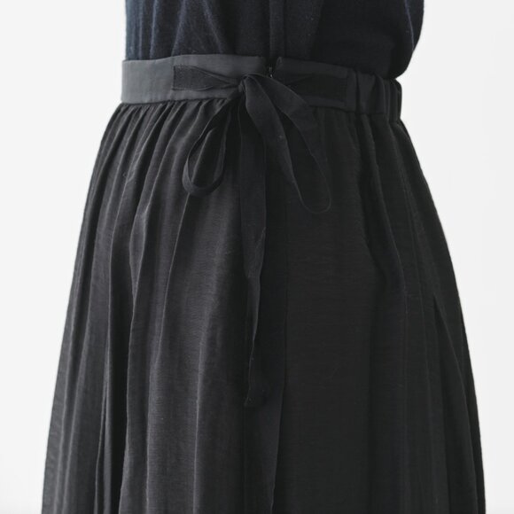 Pas de Calais Crinkle Long Skirt in Black
